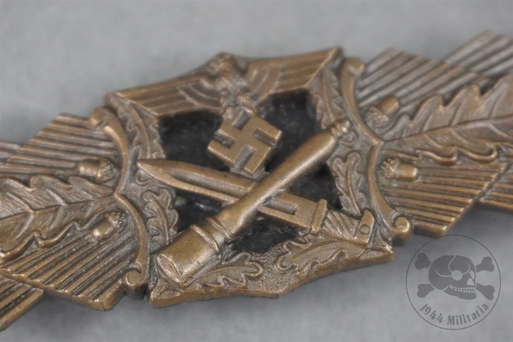 Original German WWII Bronze Close Combat Badge