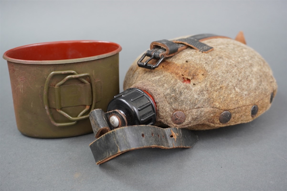 Original German WWII Matching .7 Liter Canteen Marked SMM 43