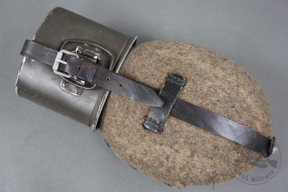 German WWII Presstoff Flat Shovel Carrier